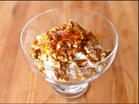greek yoghurt, nut and honey mix