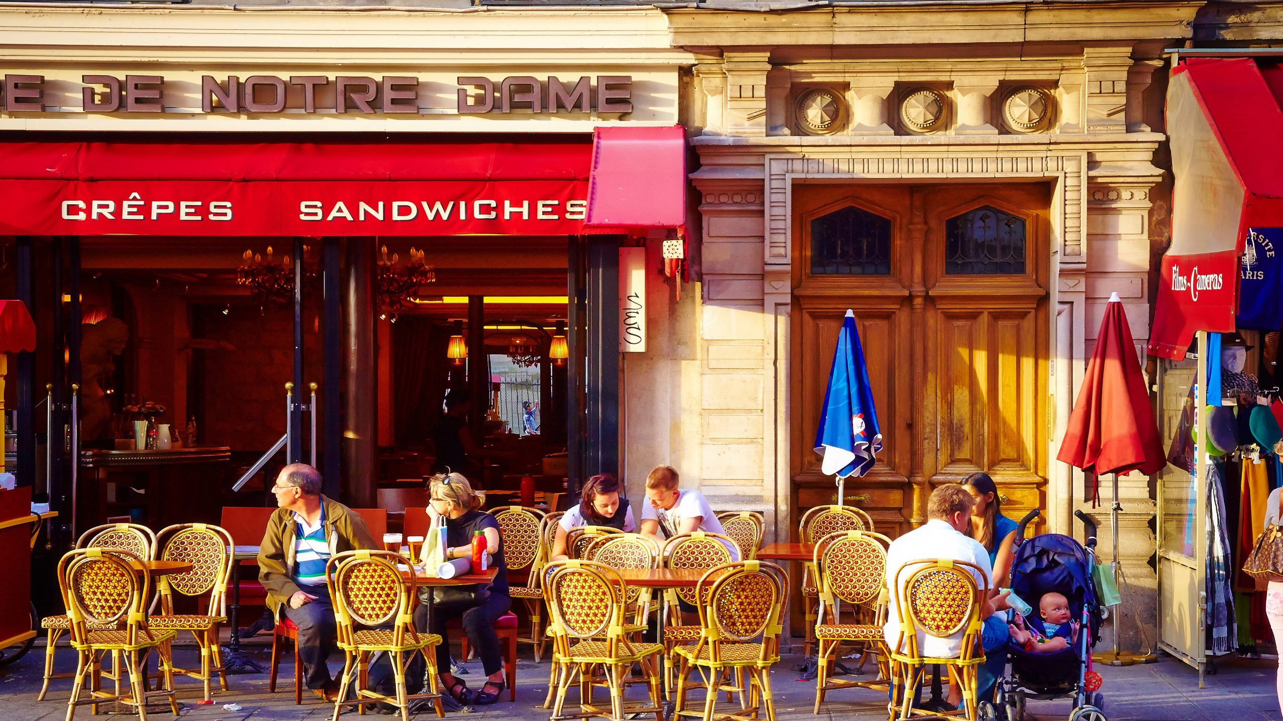 Bars and restaurants are now open in Paris
