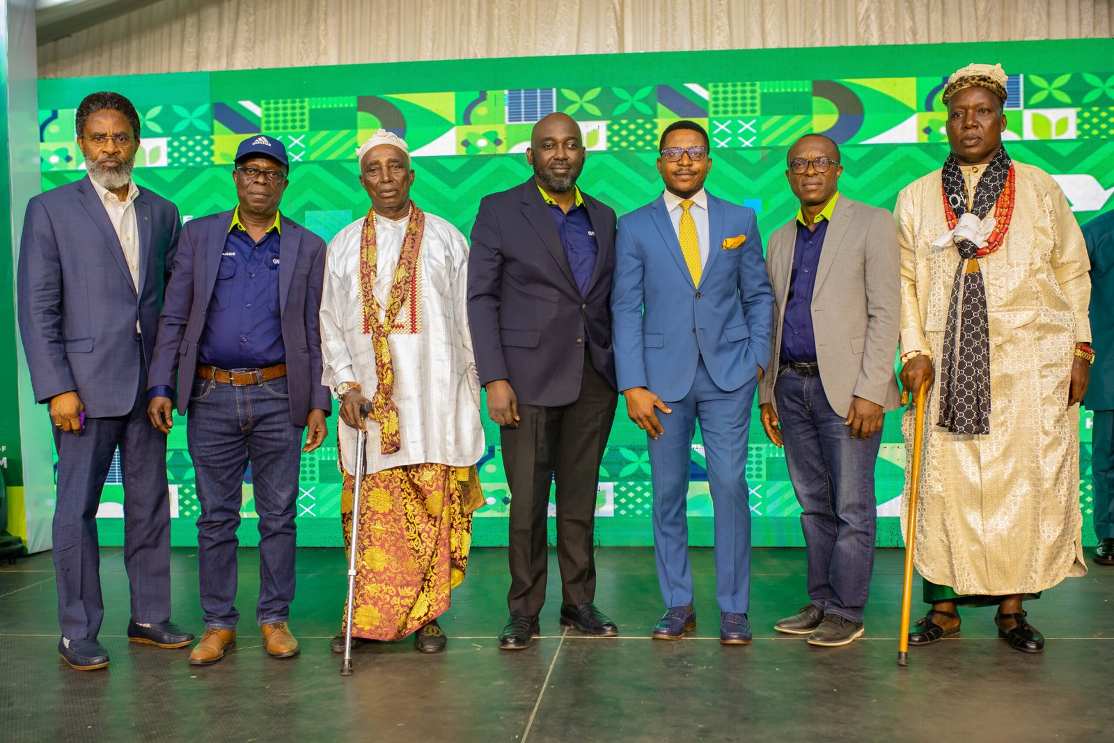 Eromosele Itala, Environmental Supervisor & Manager Waste Management, Chevron Nigeria; Lafarge Africa Plc; Etukudo Etim, NUPRC State Coordinator, Cross River State; Ntufam Anthony Ita Agbor, Member, Council of Chiefs, Akamkpa LGA; Lolu Alade-Akinyemi, GMD/CEO, Lafarge Africa Plc; Michael Odere, Hon. Commissioner for Finance, Cross River State; Daniel Adedokun, Head of Geocycle, Lafarge Africa Plc; and HRM Obad Agbor Ewa Ebani, Paramount Ruler of Akamkpa LGA; at the launch of Lafarge Africa’s new Alternative Fuel & Raw Materials (AFR) Facility at its Mfamosing Plant in Cross River State on Wednesday, November 6, 2024. 