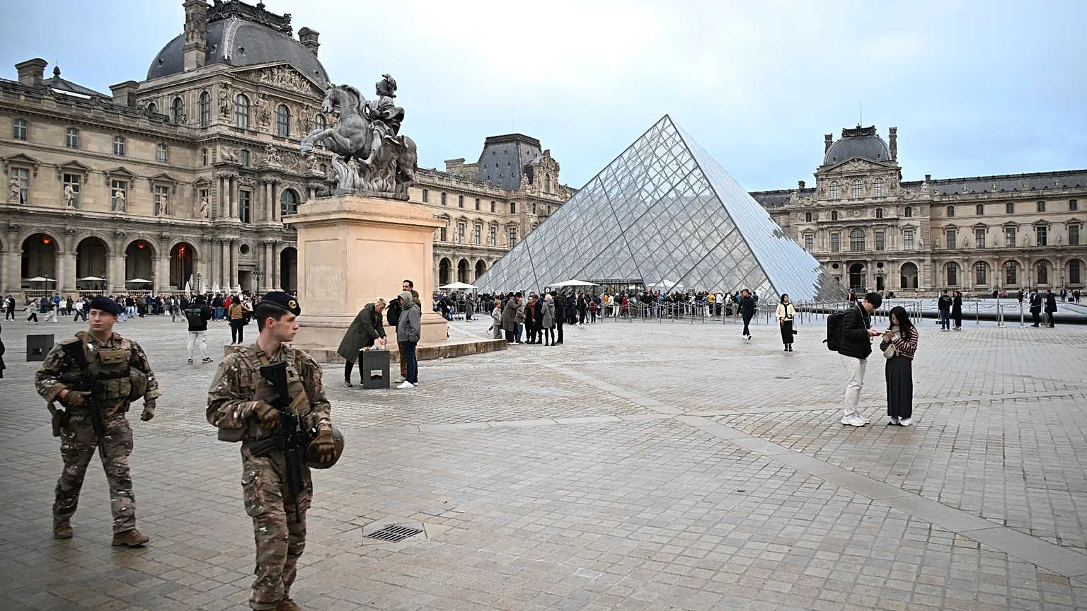 Louvre Museum in Paris Reopens After €88 Million Jewellery Heist