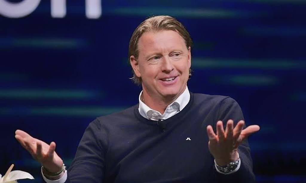 Verizon Names Ex-PayPal Leader Dan Schulman as New CEO