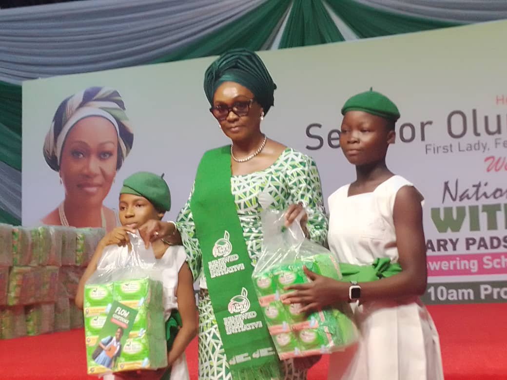 First lady Distributes 10000 Sanitary Pads in Anambra