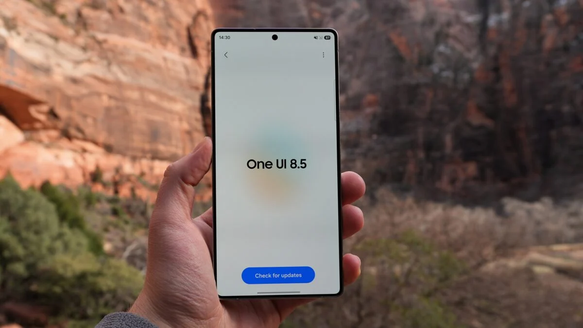 A Hand Holding Samsung S25 Ultra showing its new update