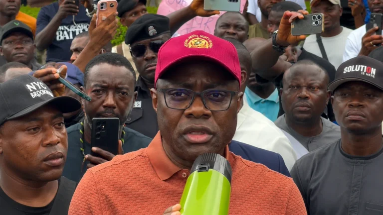 Gov Seyi Makinde addressing Protesters in OYO