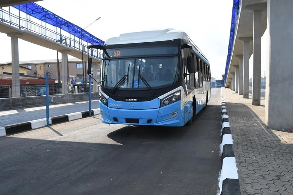 Passengers use the Cowry Card payment system at a Lagos BRT terminal. From August 1, LAMATA will penalise commuters who pay cash on regulated transport services as part of efforts to eliminate revenue leakage.